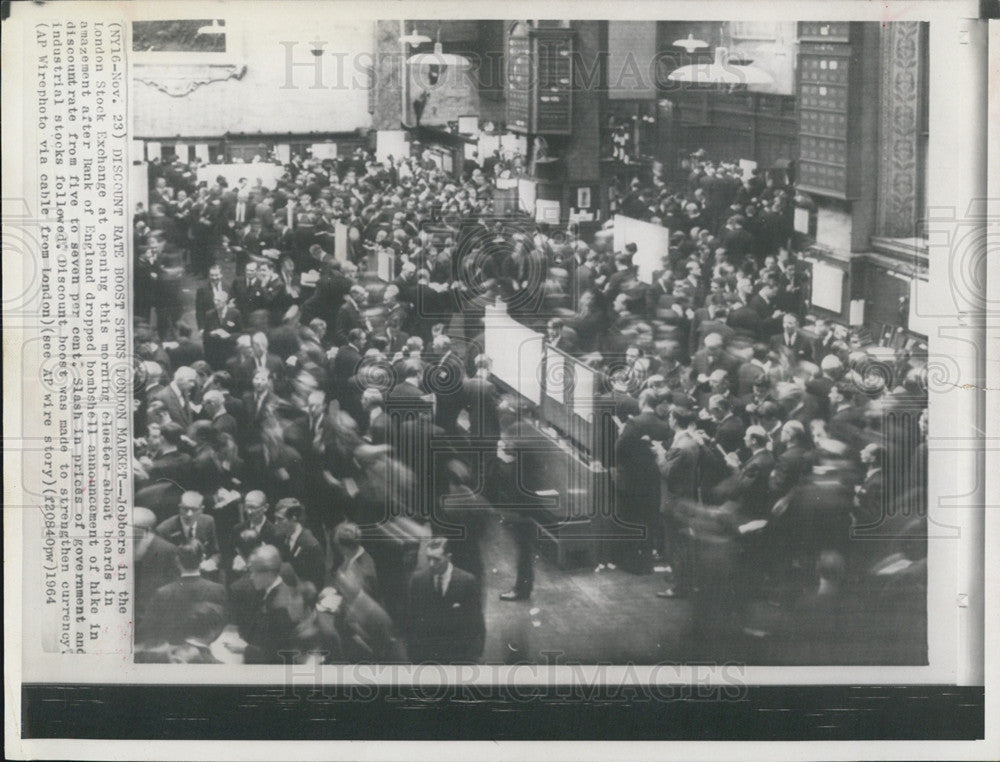 1964 Press Photo Bank Of England Announces Discount Rate Hike - Historic Images