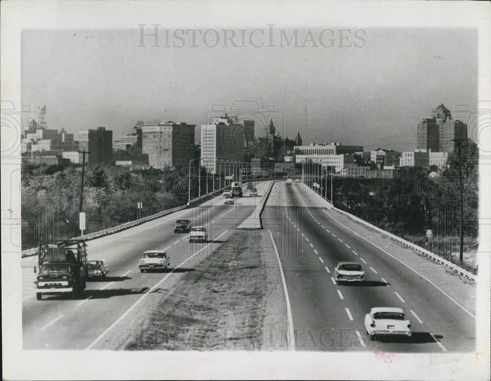 1960 Press Photo Aerial view of the expressway in Richmond Virginia - Historic Images