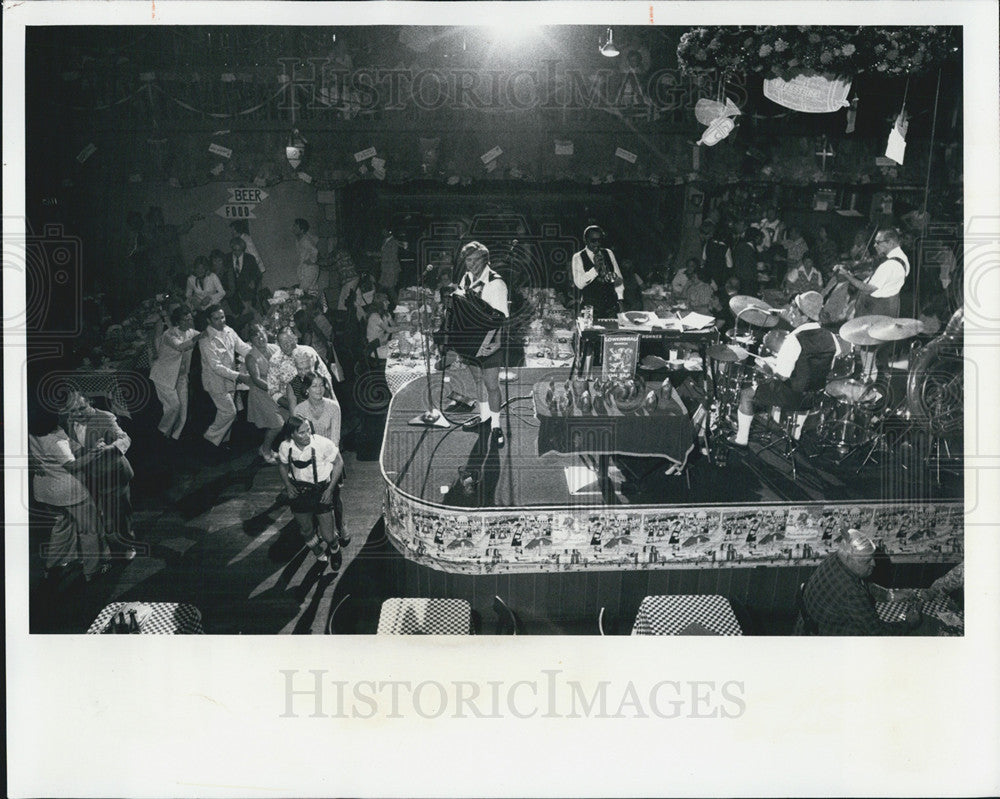 1975 Press Photo Oktoberfest Dancers at Old Heidelberg Castle Sarasota FL - Historic Images