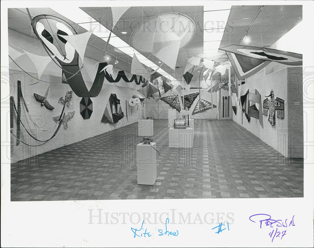 1980 Press Photo Kite Show Shillard-Smith Gallery Belleair Gulf Coast Art Center - Historic Images