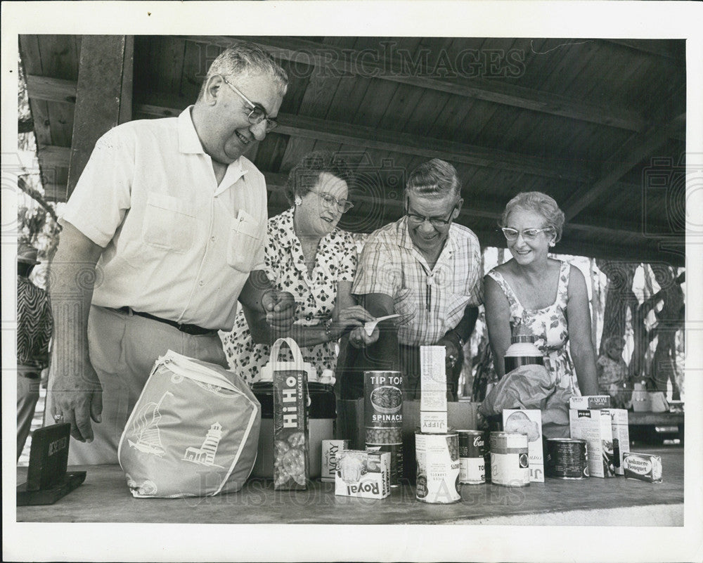 1965 Press Photo New Jersey State Society Picnic at Lake Maggiore FL - Historic Images