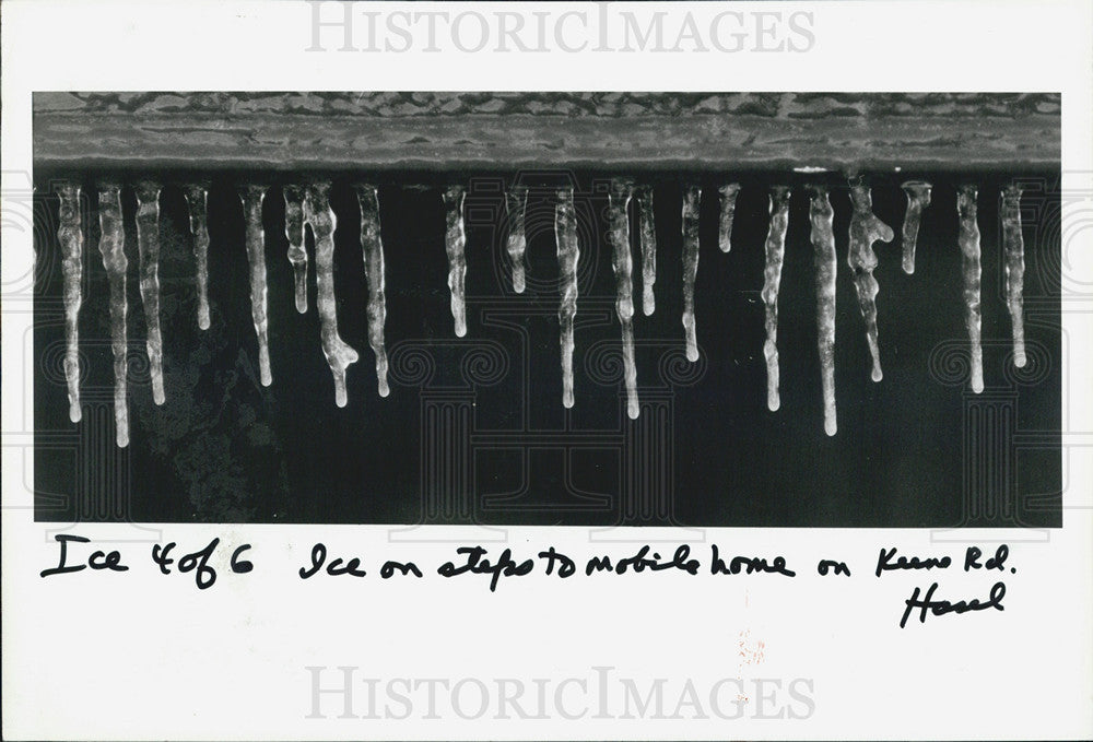 1985 Press Photo Icicles Drip From Mobile Home Steps Pinellas County FL - Historic Images