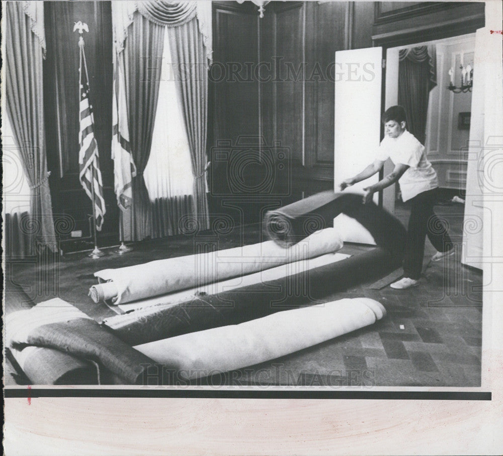 1967 Press Photo Workmen ready Governor&#39;s office for remodeling - Historic Images