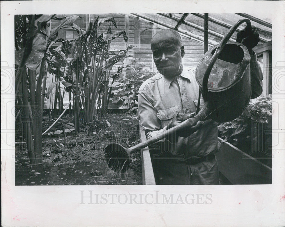 1960 Press Photo Worker Waters Plants In the Governor&#39;s Mansion - Historic Images