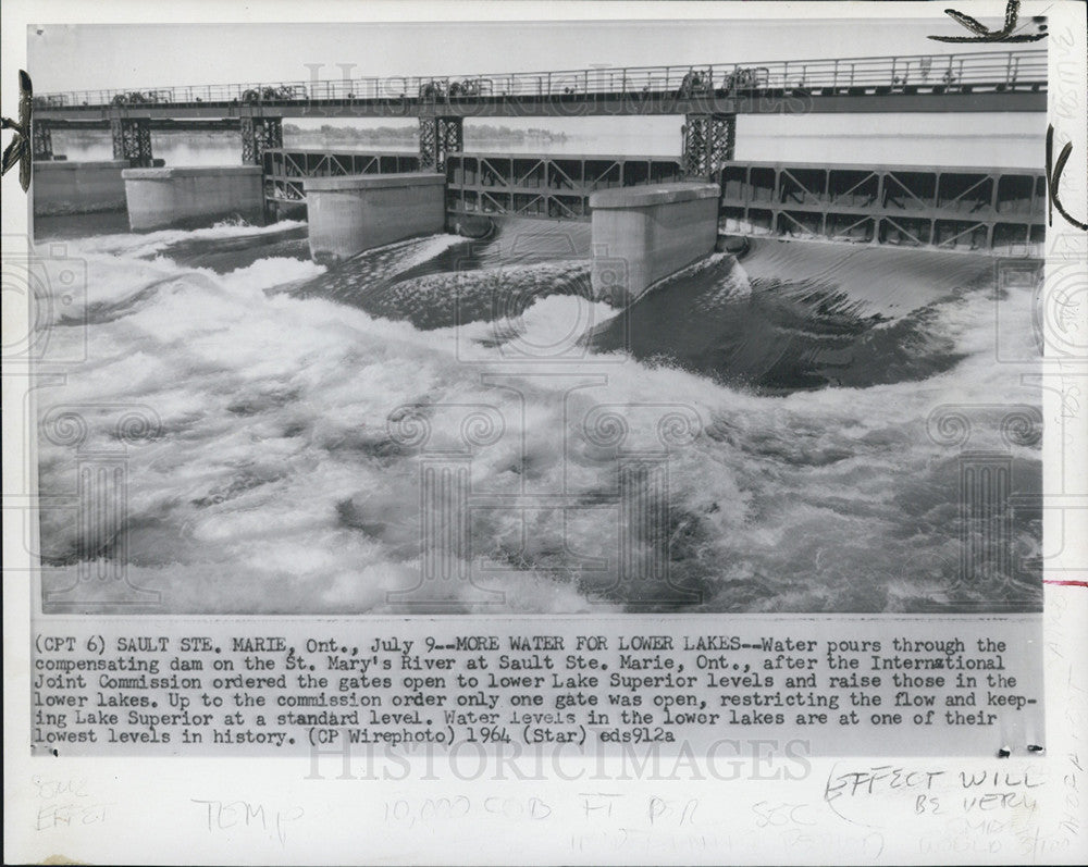 1964 Press Photo of dam at Sault Ste. Marie, Ontario w/St. Mary River pouring - Historic Images