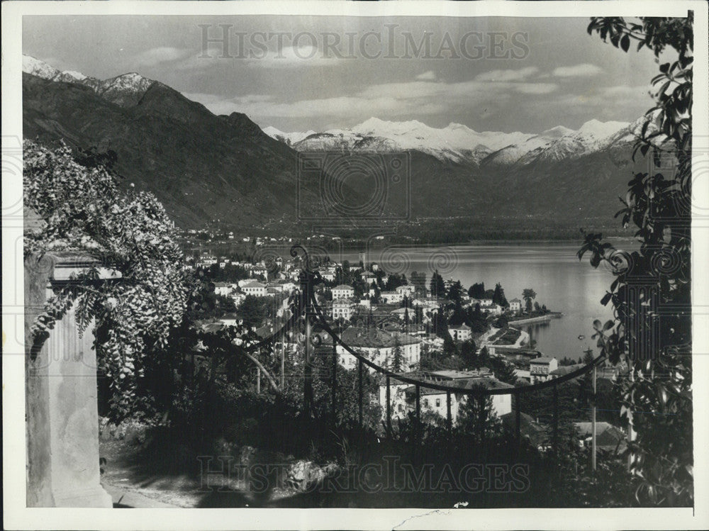 1933 Press Photo Locarno Switzerland  Surrounded by Ice-Capped Alps - Historic Images