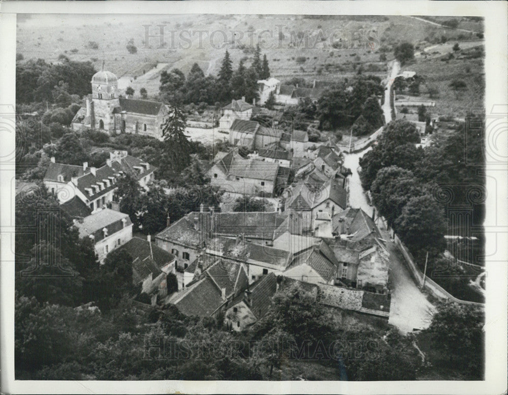 1941 Press Photo of the village of Chamert in Burgundy, France - Historic Images