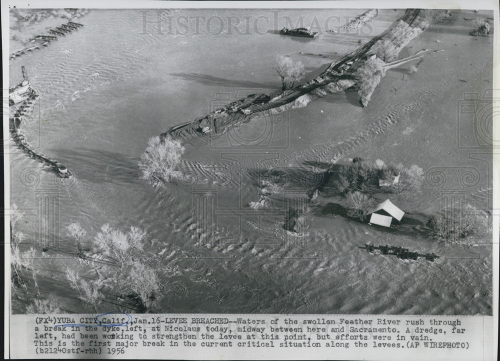 1956 Press Photo Yuba City California Levee breaks, flooding some areas - Historic Images