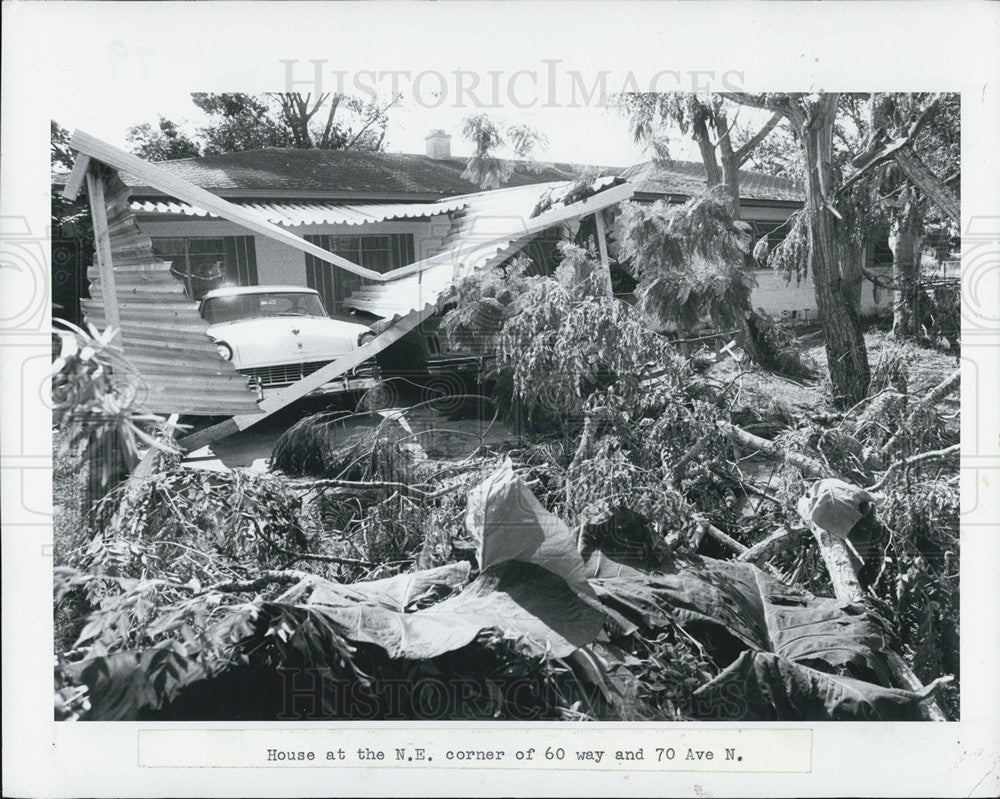 1982 Press Photo Damage of storm to Barry Webb &amp; Marco Garcia&#39;s properties - Historic Images