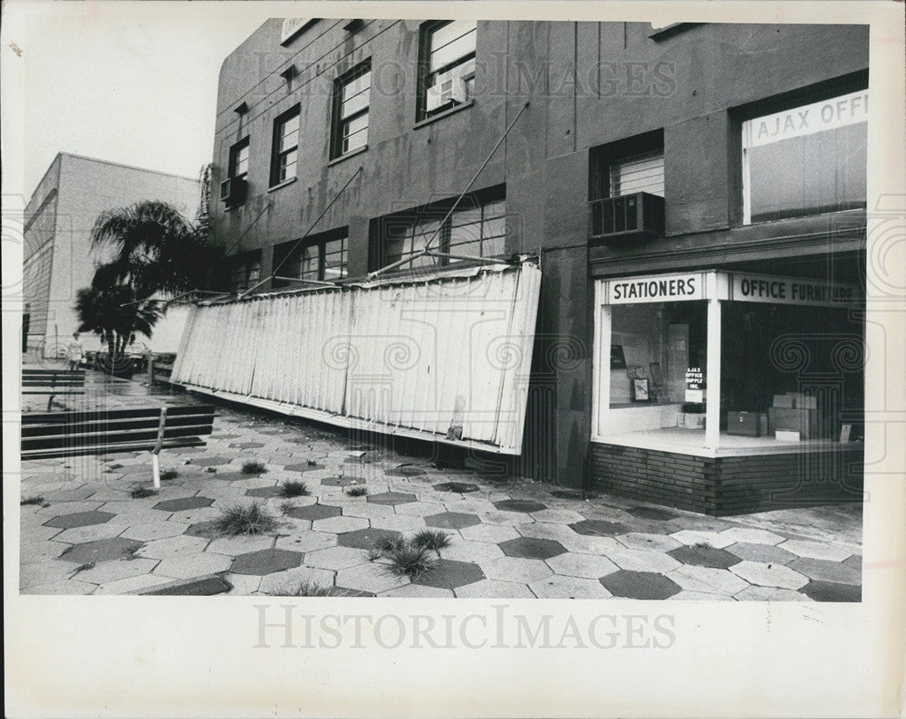 1974 Press Photo Pinellas County Central Avenue Awning Torn Off Heavy Weather - Historic Images