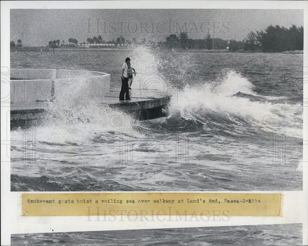 1974 Press Photo Wind-Whipped Surf Boils Over Walkway At Land&#39;s End - Historic Images