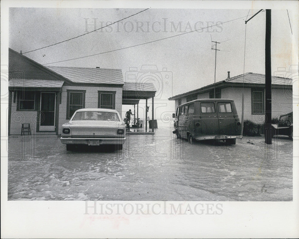 1973 Press Photo Street&#39;s Eye View Of Gulfside Home On Sunset Beach - Historic Images