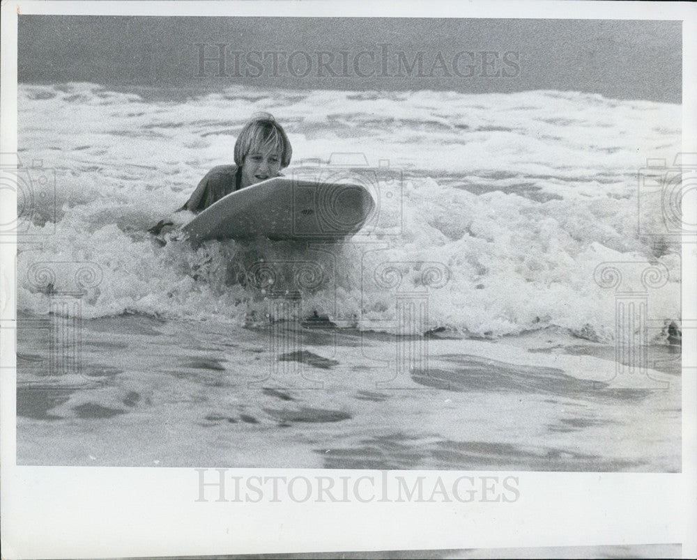 1980 Press Photo Child Boyd White Body Surfing St Petersburg Beach - Historic Images