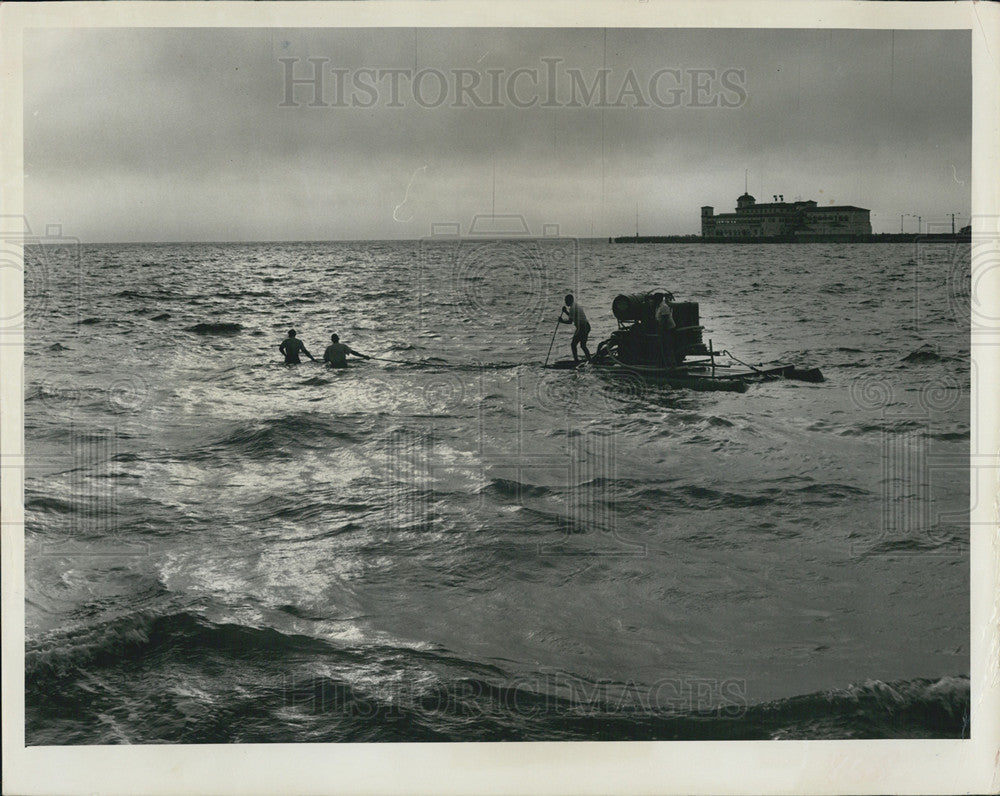 1964 Press Photo Workers Moving Jet Pump Vince Basin Fill St Petersburg - Historic Images