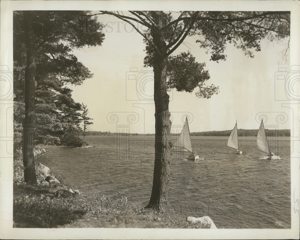 1952 Press Photo Boats Sailing On Maine Lake - Historic Images