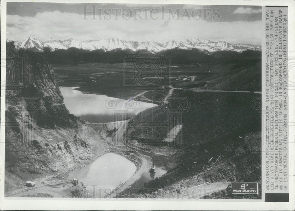 1936 Press Photo Cofferdam With Collegiate Range Of Continental Divide In Back - Historic Images