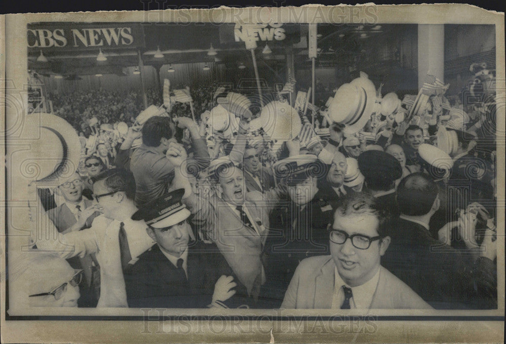 1968 Press Photo Illinois Delegates Cheer Wildly At Everett Dirksen Introduction - Historic Images