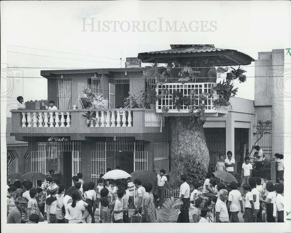 1983 Press Photo scenes from Manila&#39;s La Loma cemetery in the Philippines - Historic Images