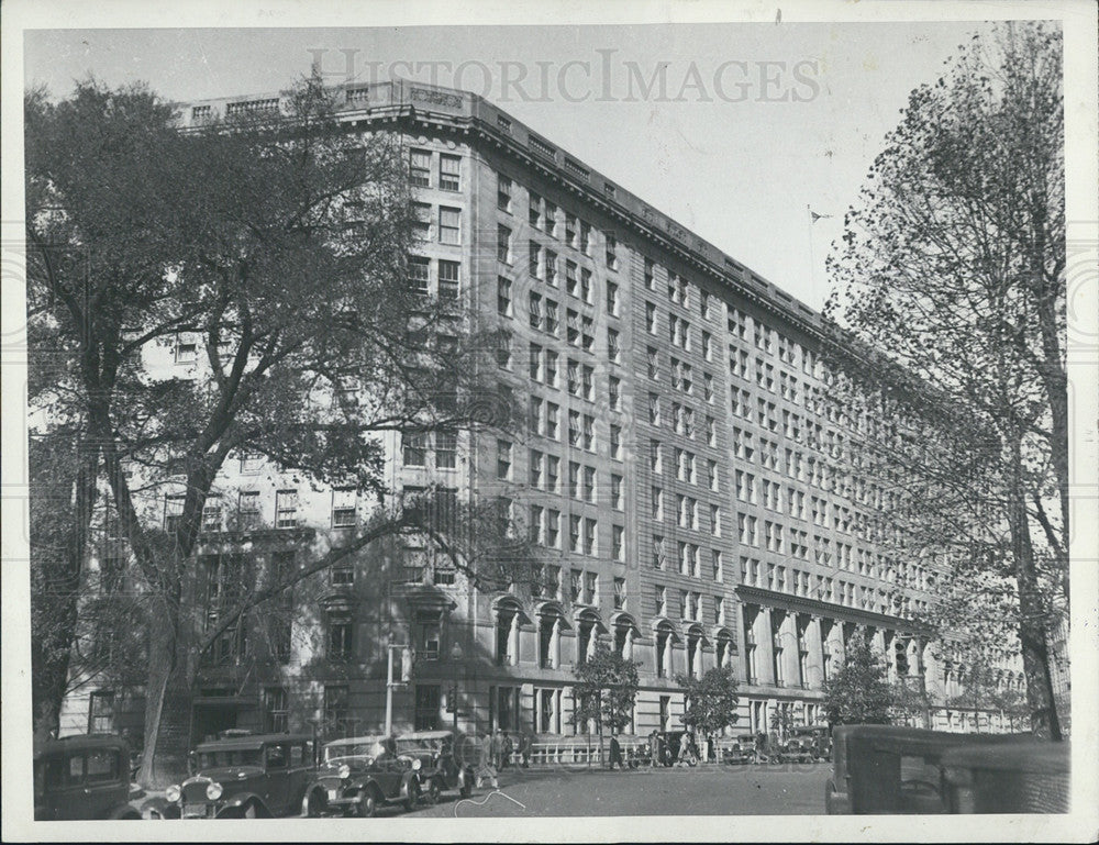 1945 Press Photo Building across Lafayette Park from the White House - Historic Images