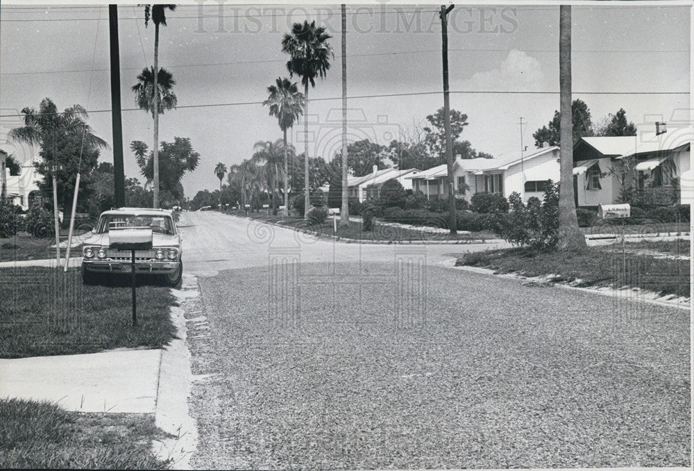 1965 Press Photo 16 year old critical condition at Mound Park Hospital - Historic Images