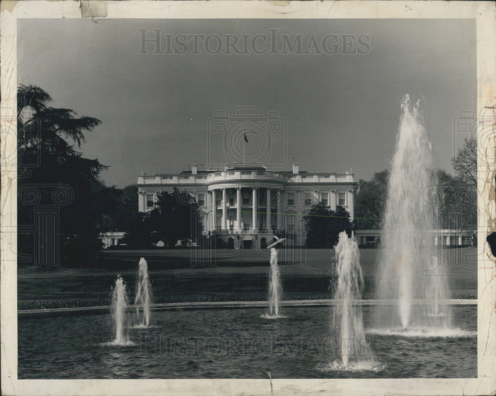 1965 Press Photo White House United States America Fountains Front Lawn - Historic Images