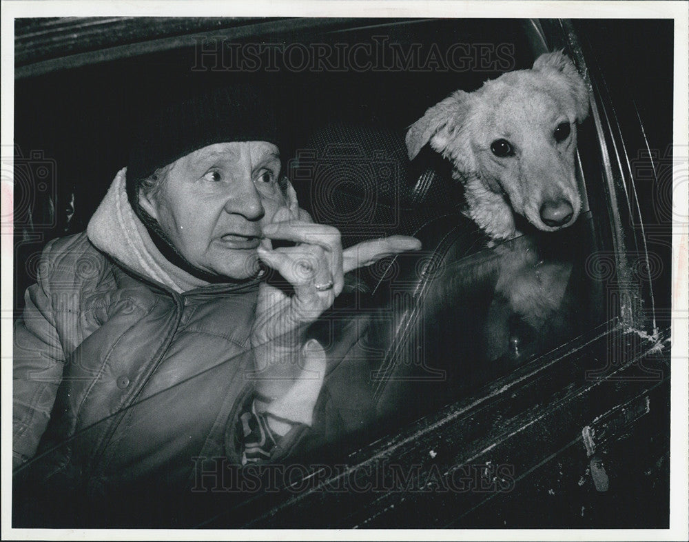 1992 Press Photo Catherine Figura &amp; Dog Rocky After Gas Explosion - Historic Images