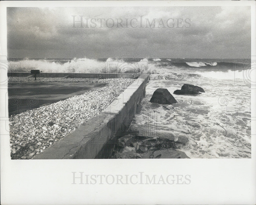 1975 Press Photo Hurricane Elaine aftermath - Historic Images