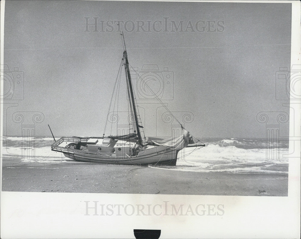 1972 Press Photo 3 Key West Residents Ground Sloop 72 Hrs Tossed Gulf Hurricane - Historic Images