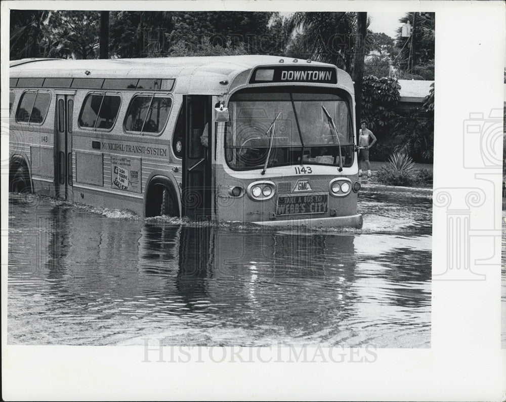 1972 Press Photo Flooding/Hurricane Agnes/City Transit Bus - Historic Images