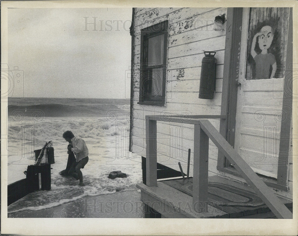 1968 Press Photo Ed Verella/Beachside Cottage/Hurricane Gladys - Historic Images