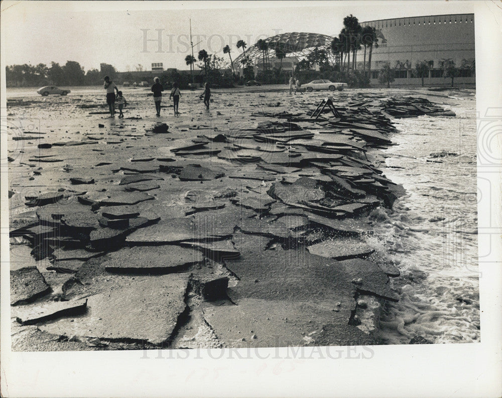 1972 Press Photo Hurricane Agnes&#39; Impact On Beach - Historic Images