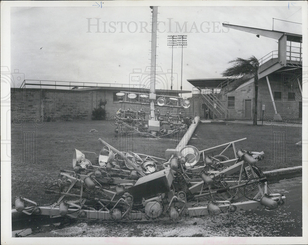 1966 Press Photo Hurricane Alma Fells Light Poles At Stadium In Clearwater - Historic Images