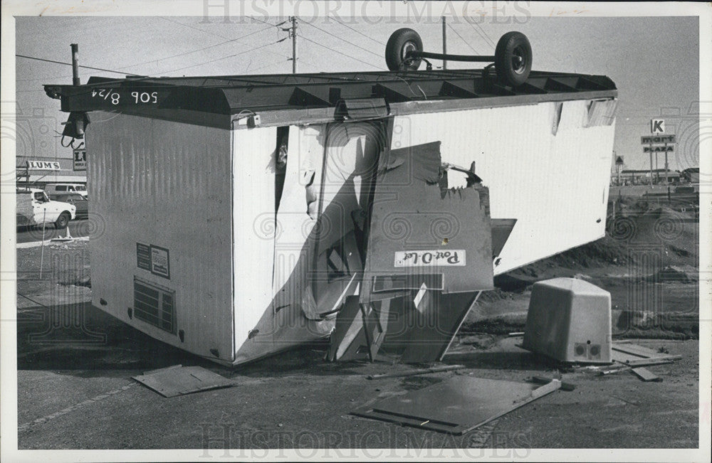 1975 Press Photo Construction Trailer Flipped Over On Missouri Avenue - Historic Images