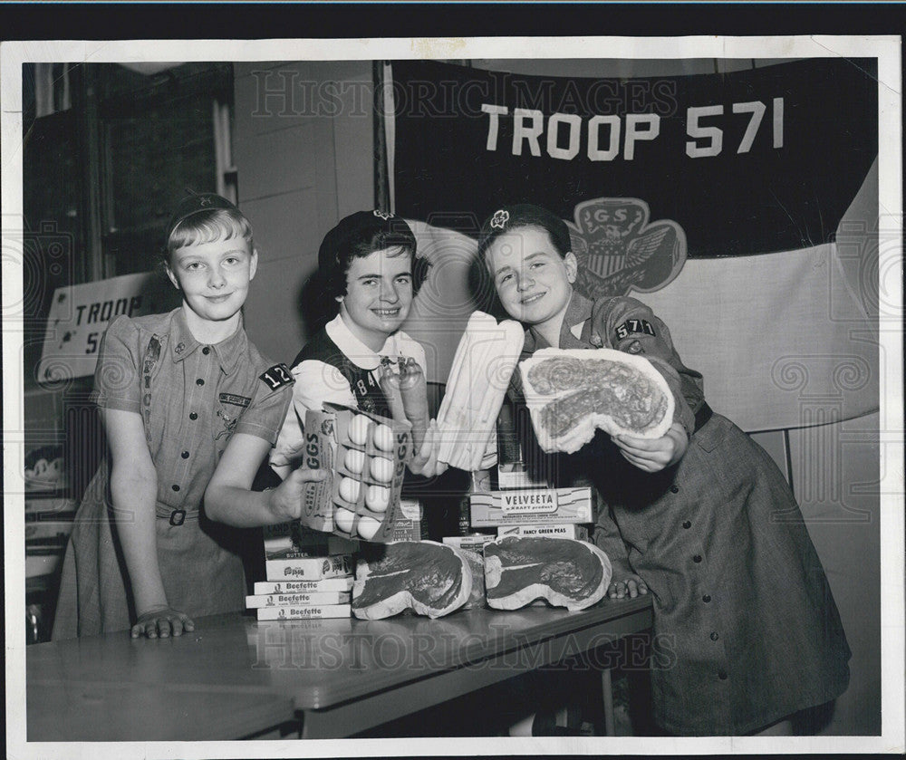 1958 Press Photo Nutrition Display On Exhibition Girl Scout Wk At St Jermone&#39;s - Historic Images