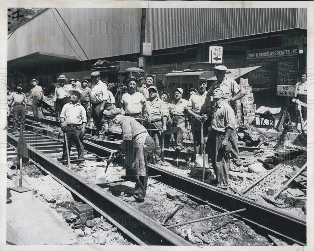 1952 Press Photo  RR Workers At Randolph And Clark Listen to Air Raid Siren-Chgo - Historic Images