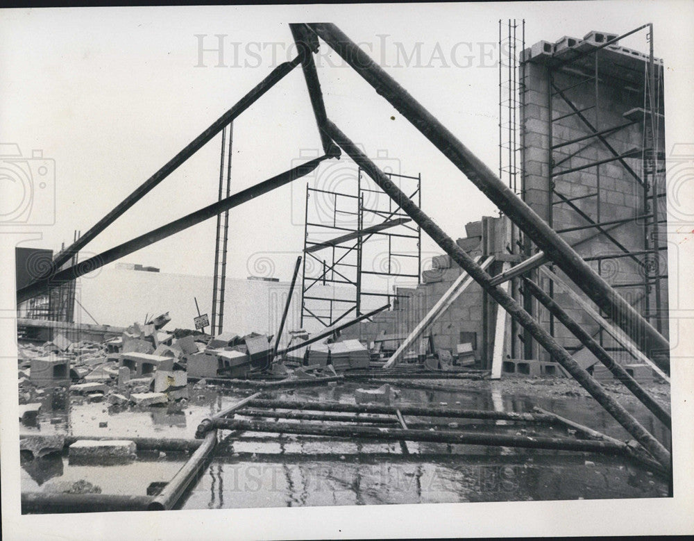 1969 Press Photo Wall Under Construction Blown Down By Winds - Historic Images