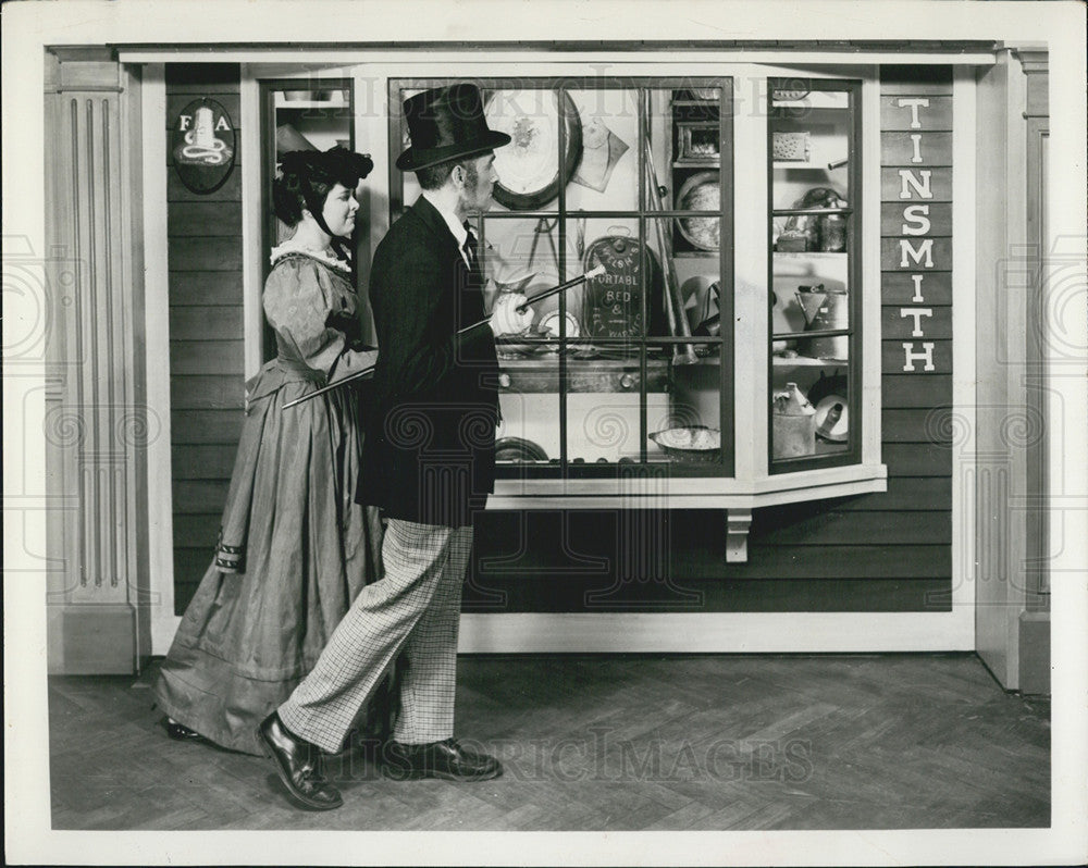 1961 Press Photo Main Street USA Re-Enacted 1800s Shoppers - Historic Images