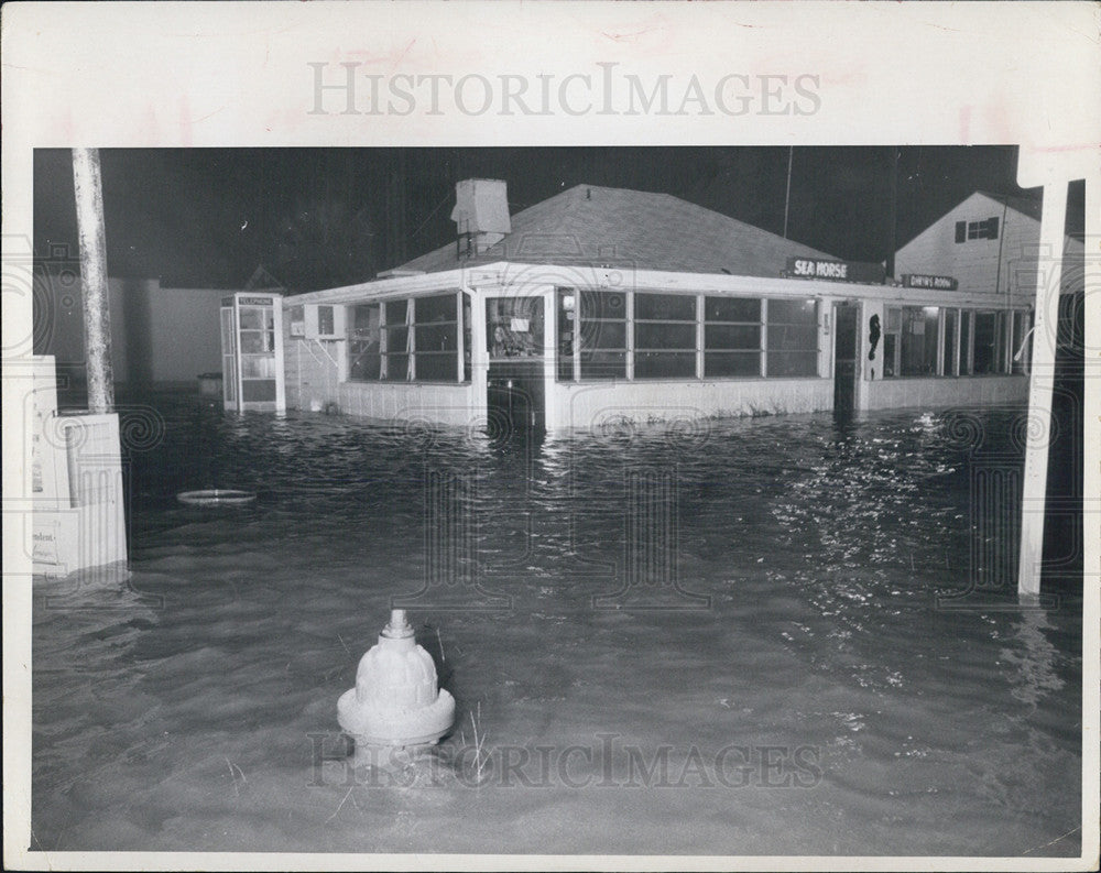 1968 Press Photo Hurricane Gladys causes flooding in Pinellas County - Historic Images