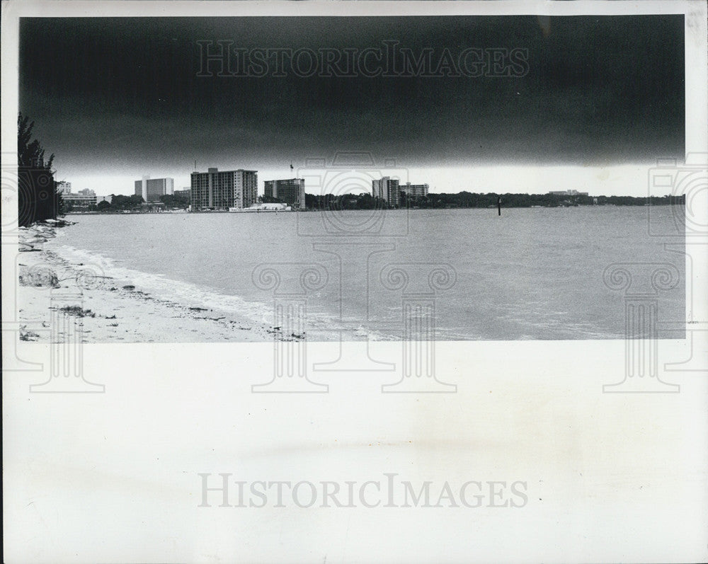 1977 Press Photo Clearwater skyline as storm clouds move in - Historic Images