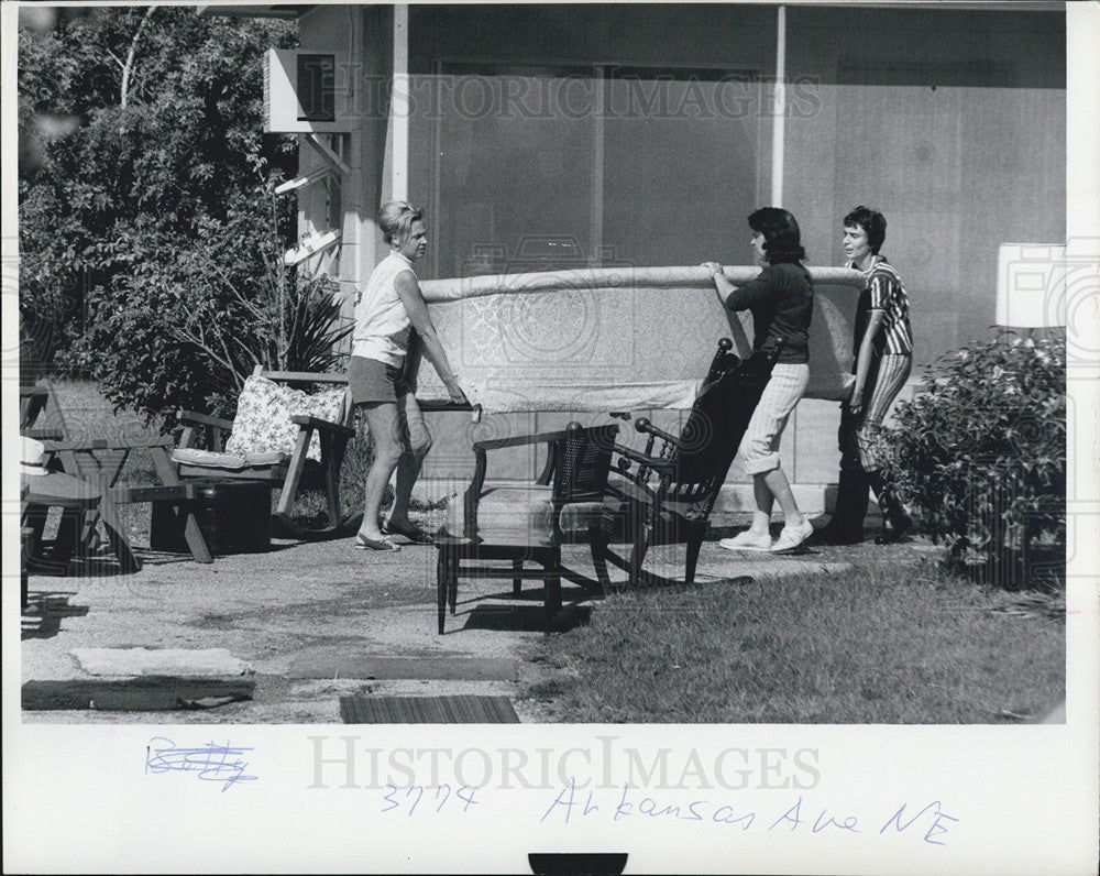 1972 Press Photo Recovering from Hurricane Agnes - Historic Images