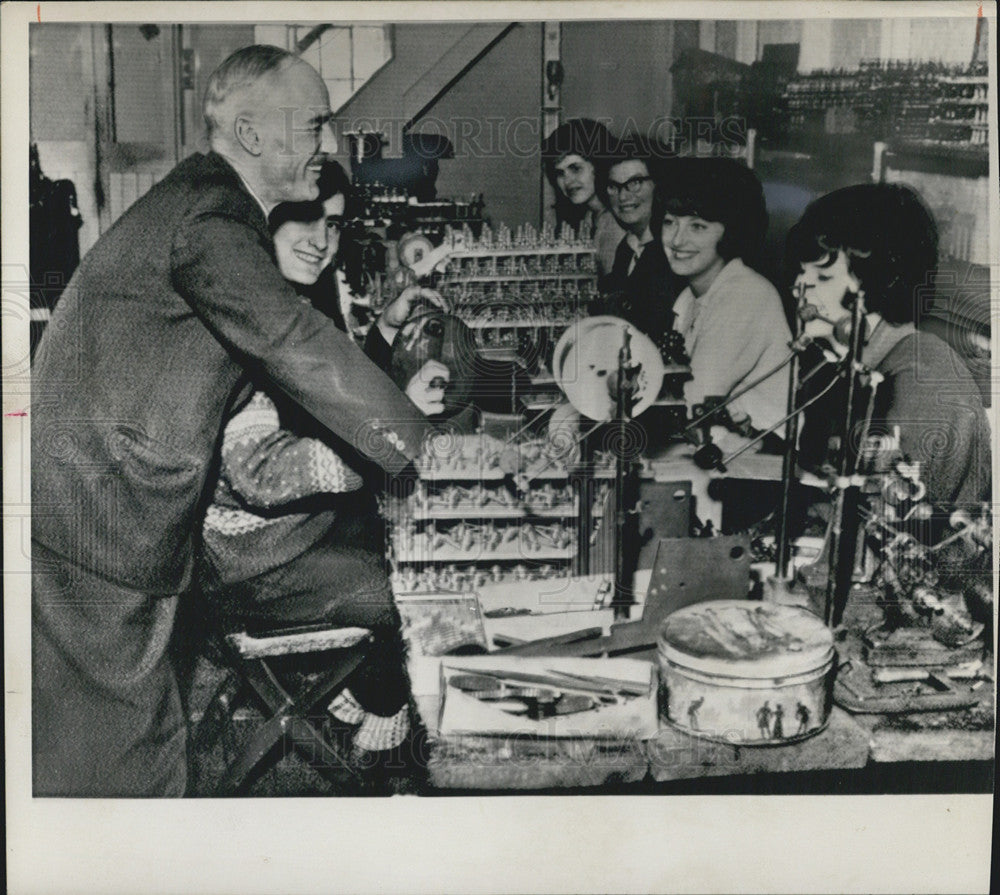 1963 Press Photo  Arthur Allwright Electronics Company Clacton Essex England - Historic Images