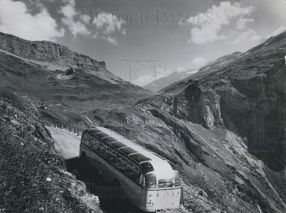 1965 Press Photo Klausen Pass, Central Switzerland and village of Balm - Historic Images