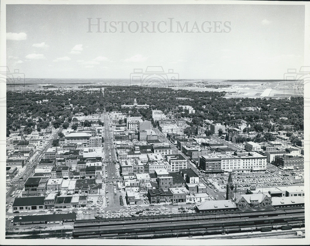 1965 Press Photo Aerial view of Cheyenne w/ Union Pacific Railroad station - Historic Images