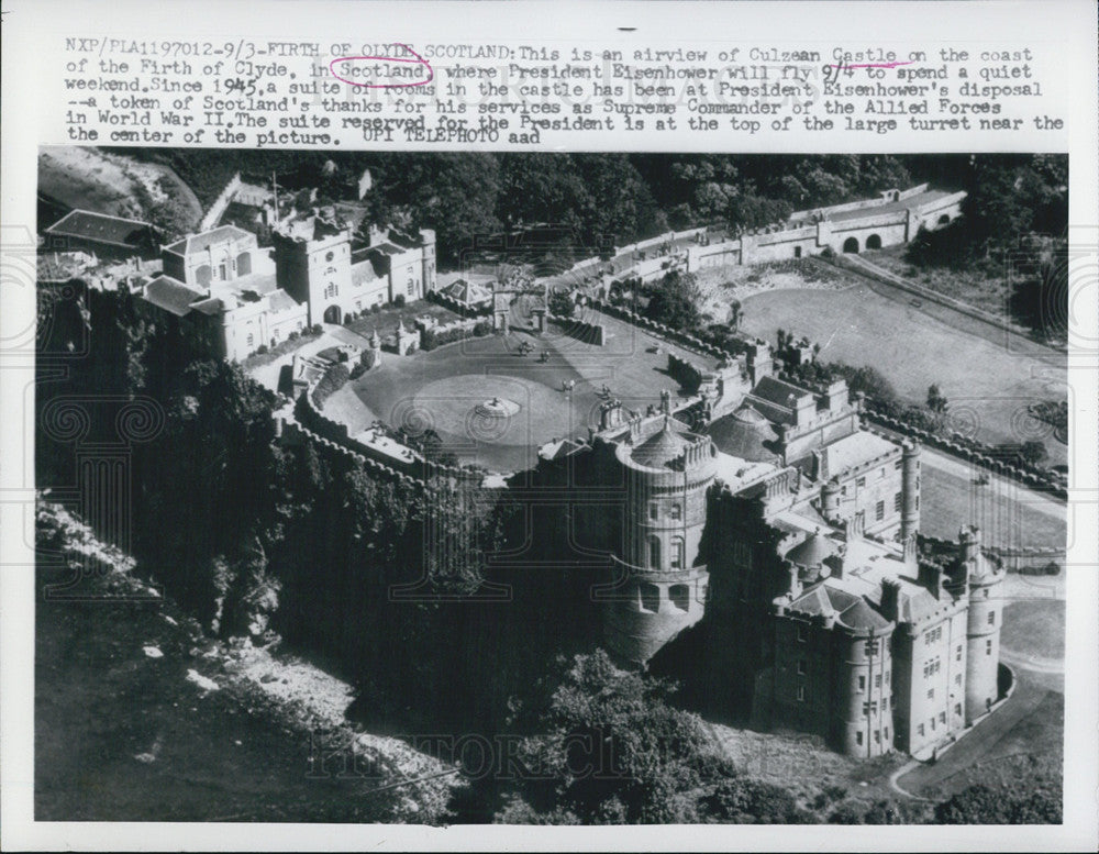 1945 Press Photo Aerial view of Culzean Castleon the coast of Clyde, Scotland - Historic Images