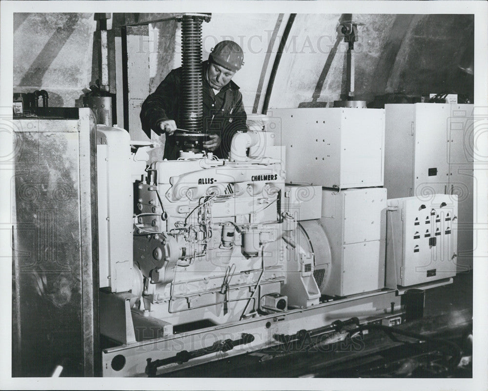 1963 Press Photo Jack Kasy working on Minuteman construction project - Historic Images