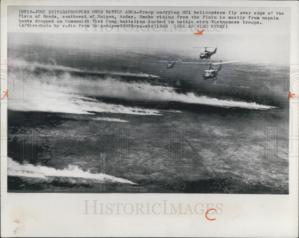 1965 Press Photo HUI helicopters fly over edge of Plaine of Reeds Saigon - Historic Images