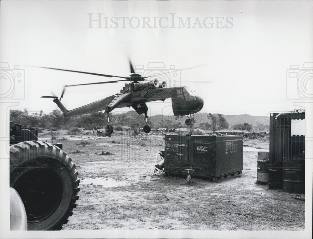 1965 Press Photo Crane helicopters used as lift for Americans in Vietnam - Historic Images