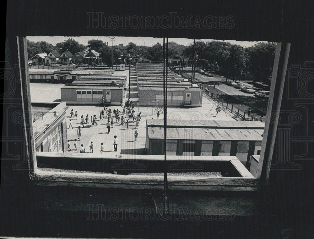 1971 Press Photo Mobile units at Kohn School use as classrooms - Historic Images