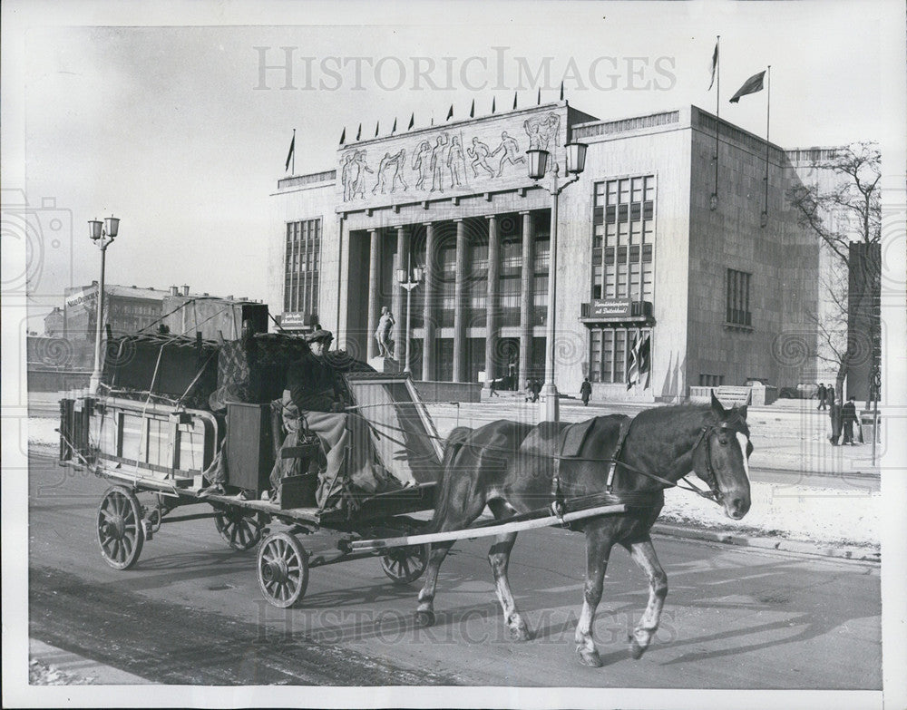 1954 Press Photo Horse drawn carts in East Berlin - Historic Images