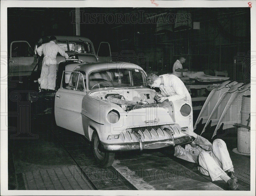 Press Photo Car Being Assembled in a Port Elizabeth Factory - Historic Images